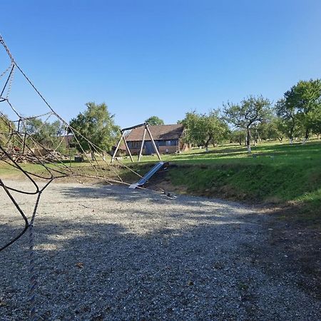 Kinderuni Bekokten Barcut Buitenkant foto