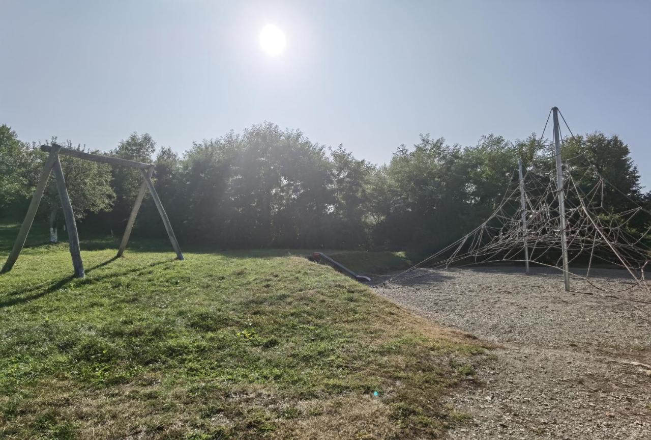 Kinderuni Bekokten Barcut Buitenkant foto