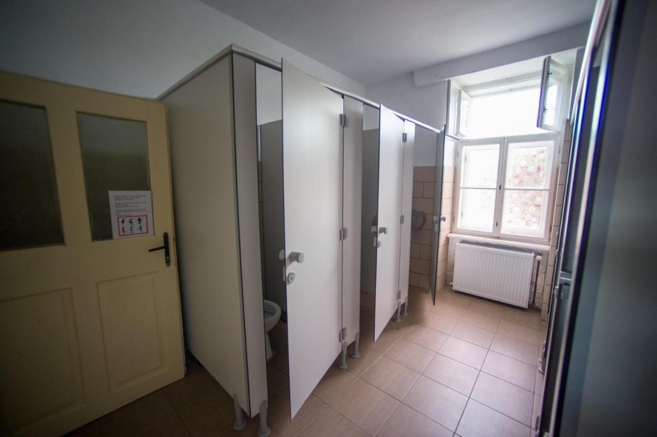 Kinderuni Bekokten Barcut Buitenkant foto