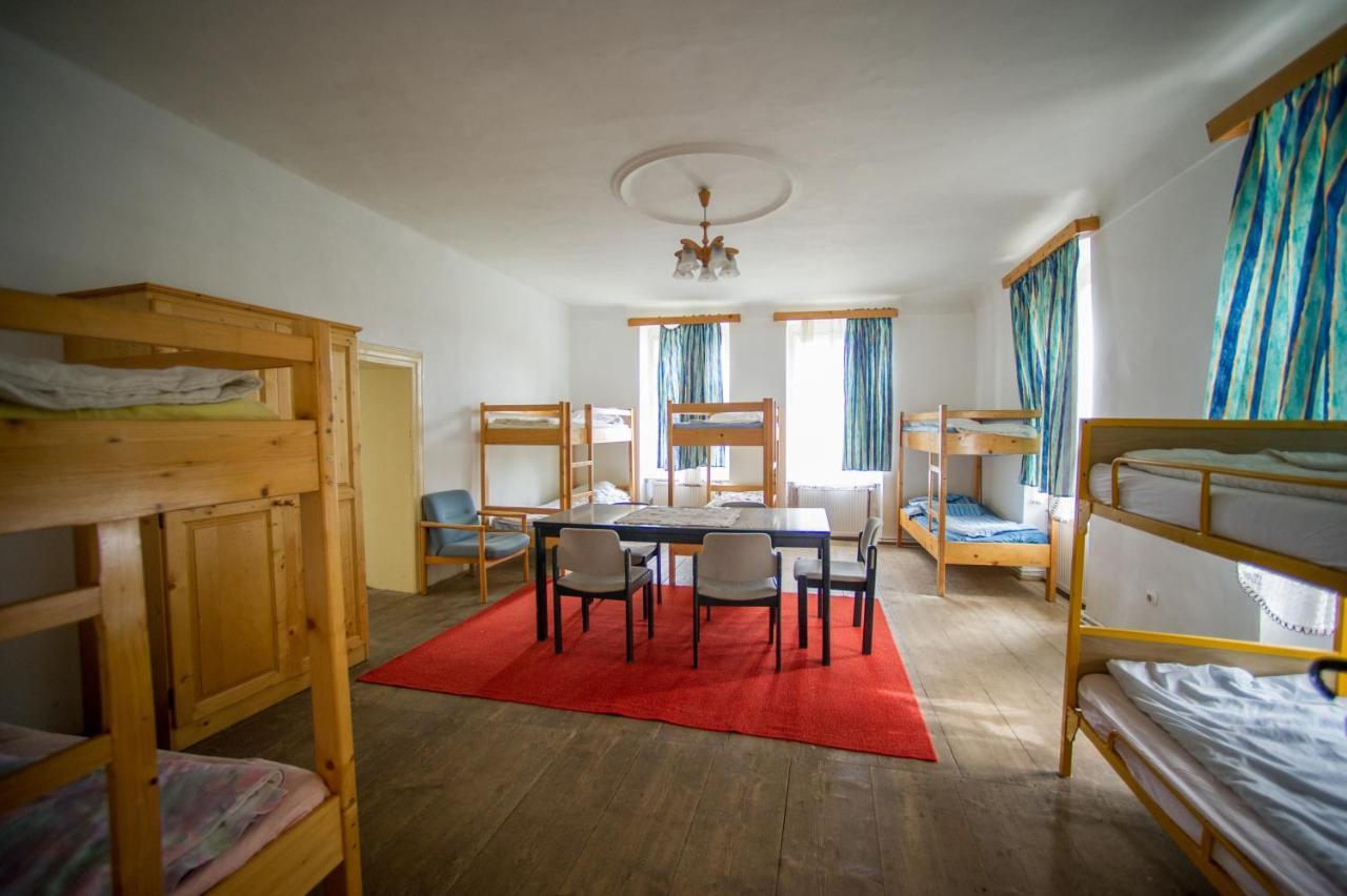 Kinderuni Bekokten Barcut Buitenkant foto